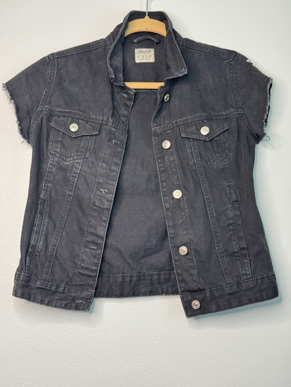Black Sleeveless Jean Jacket Denim Distressed Embroidered White Vest Cap Sleeve